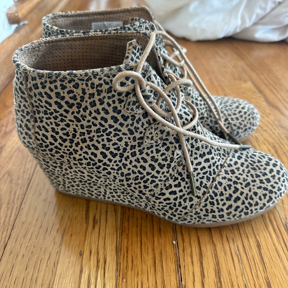 Toms animal print wedges